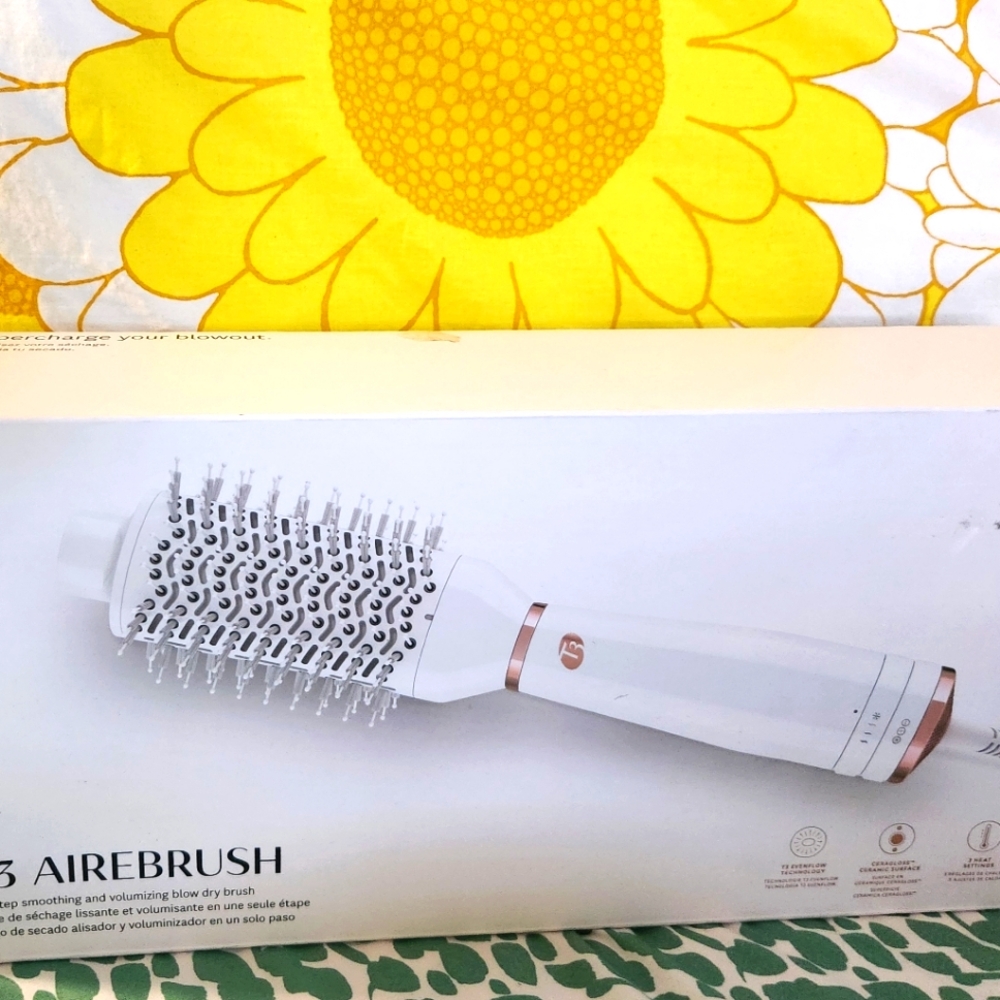 T3 AireBrush Duo White and Gold Hair Tool